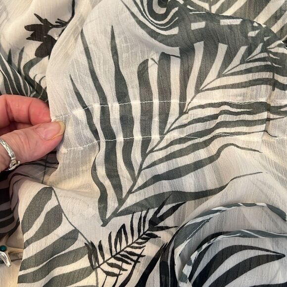 Kona Sol size small Sheer Black and White Leaf Print coverup kimono kaftan EUC - Picture 7 of 12